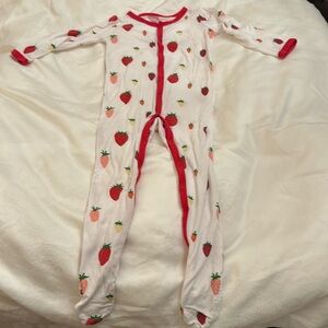 Kyte Baby snap footie pajama.  Like new no stains.